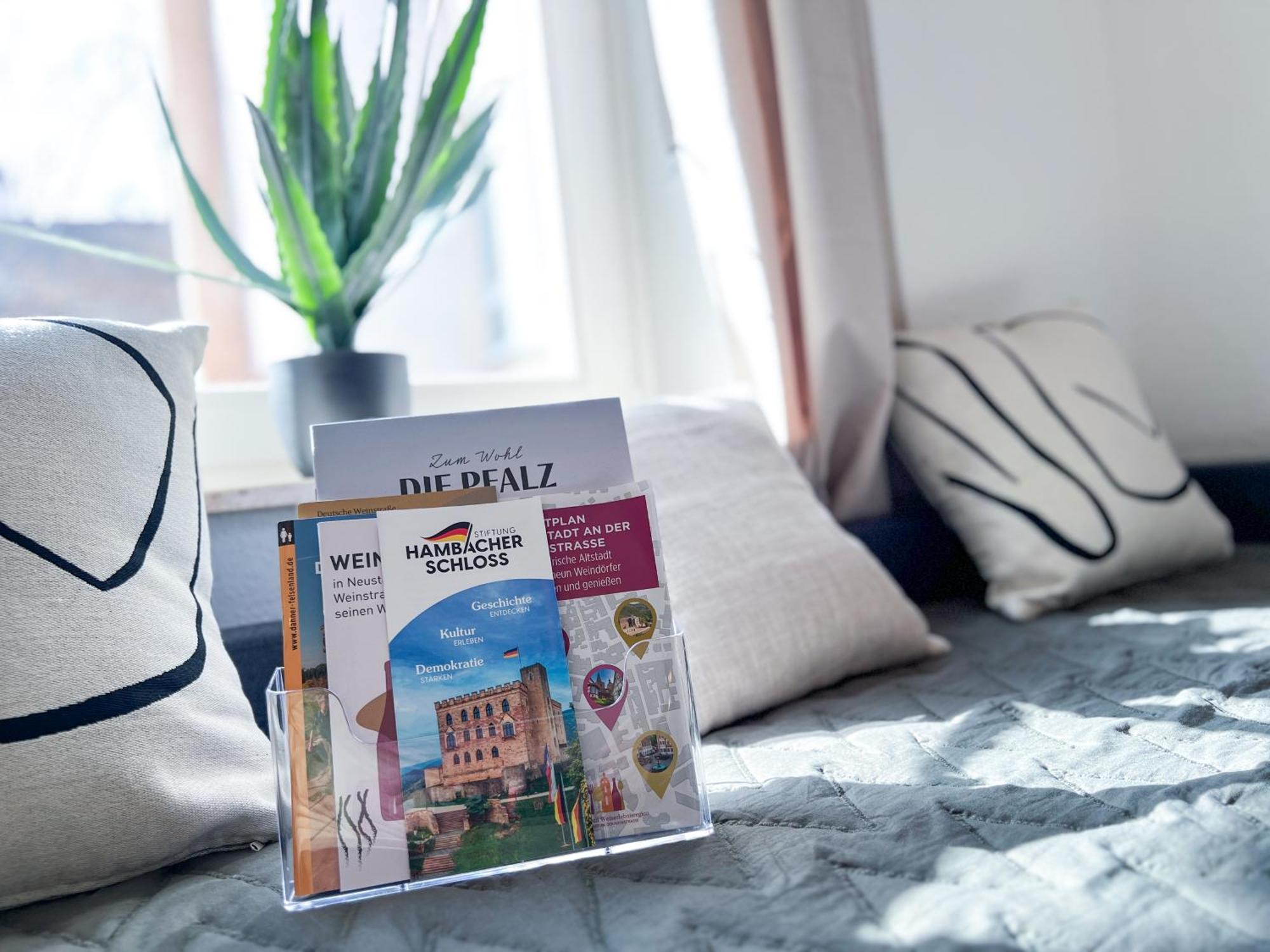 Upper Room Apartment Im Zentrum Mit Kostenfreiem Parkplatz Neustadt an der Weinstraße Zewnętrze zdjęcie