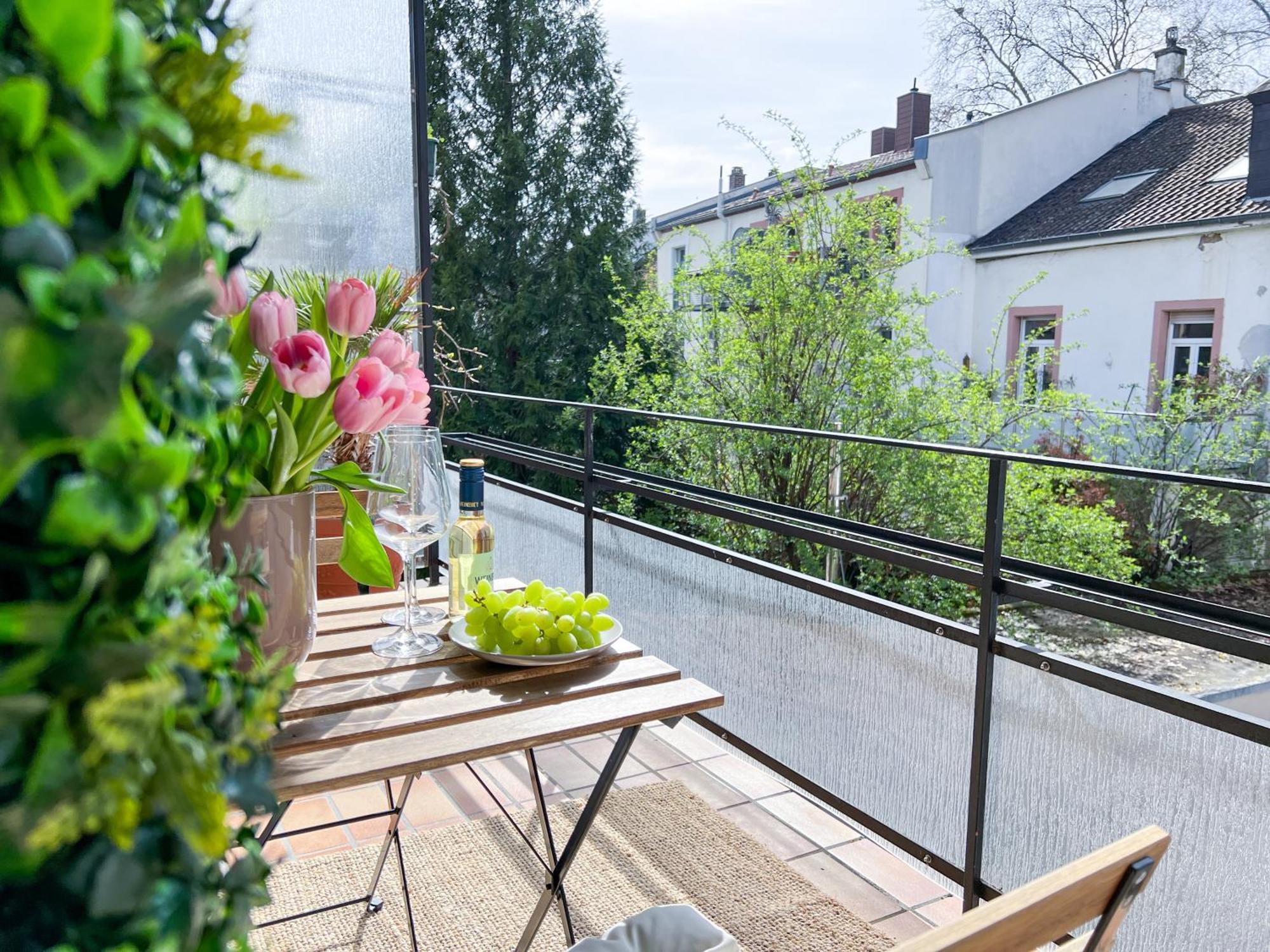 Upper Room Apartment Im Zentrum Mit Kostenfreiem Parkplatz Neustadt an der Weinstraße Zewnętrze zdjęcie